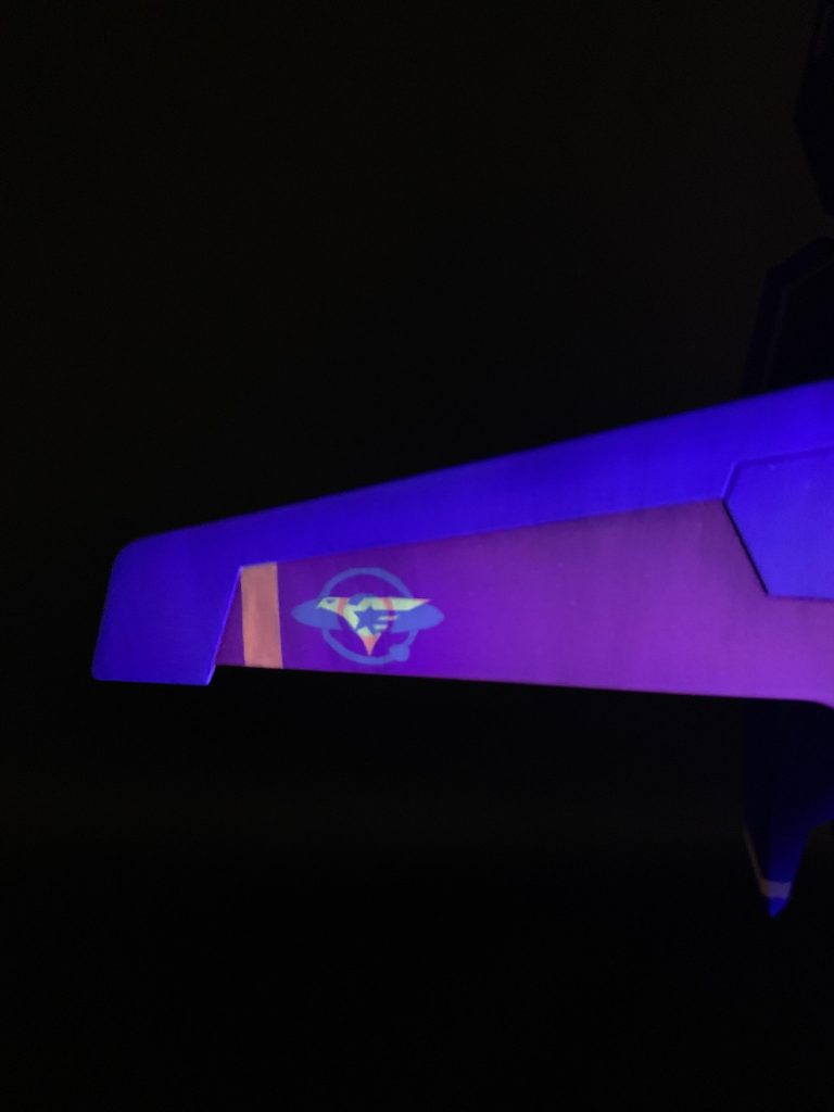 白も失敗でしたが、マークも発色が弱かった…マスキングテープ切り抜き塗装なのでめちゃくちゃ苦労したのに失敗という痛恨の極み。