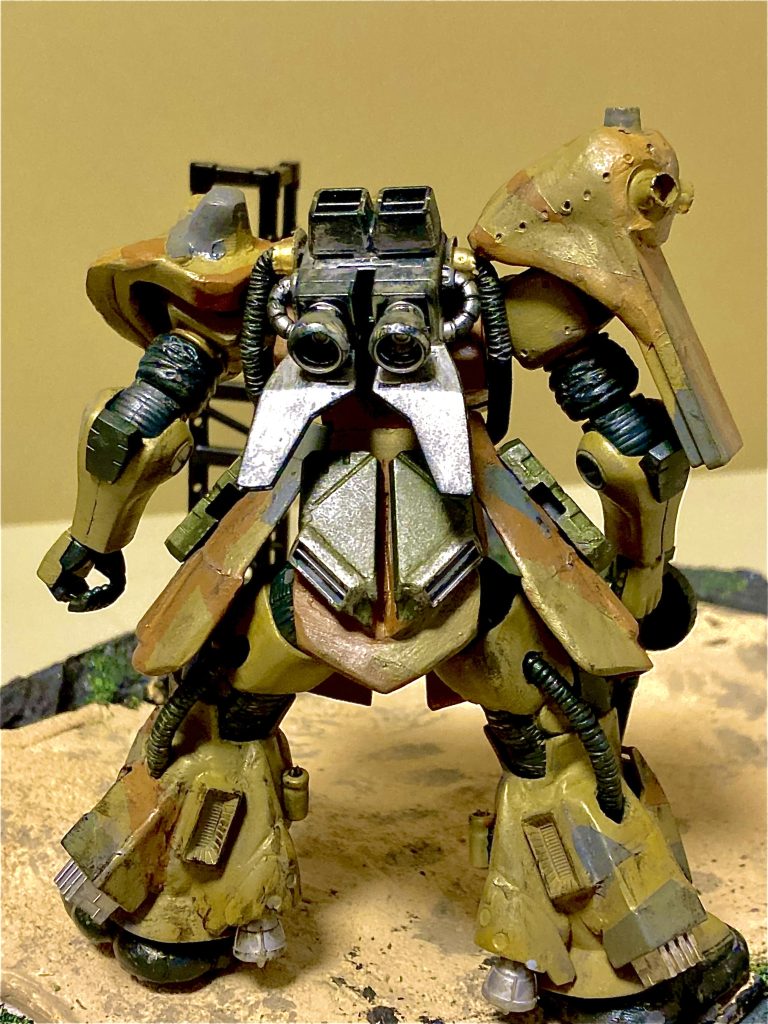 バックショットです.ランドセルも地上用高機動型ザクを参考にしました。 別におじさんが、『ゲ○げ🤩○🤮』してるのではありませんよ💦