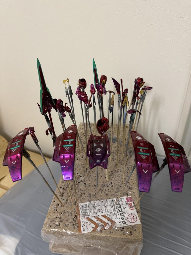 デカール貼り終えてのウレタンクリア塗装。この後、2日間熟成(乾燥)しました。