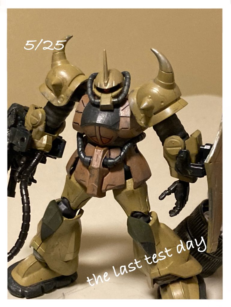 フライトユニットはネオジム磁石で取り外しが出来ます。　最後までご覧頂きありがとうございました。今回は娘の発案で記録資料風に仕上げてみました。ジオン公国MS機動兵器開発局シリーズなんて感じで続けていければ、楽しいですかねー。^_^