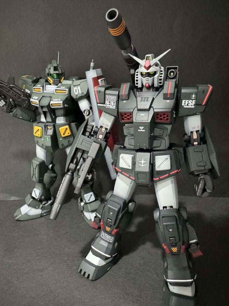 過去作パワードジムと。こう見ると緑みがありつつ収まって良かったです。ウェザリングもしたかったんですが、頃合いをみてチャレンジしてみます。ご観覧ありがとうございました😊