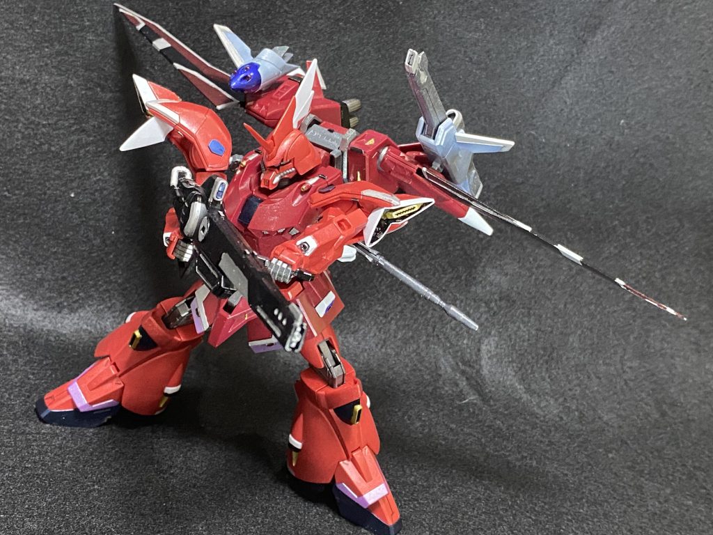 肩の引き出し機構で両手構えもギリいけます。レールガンはモナカ構造でしたので、合わせ目をプラ板で色々付け足し&モールド追加で誤魔化してます。