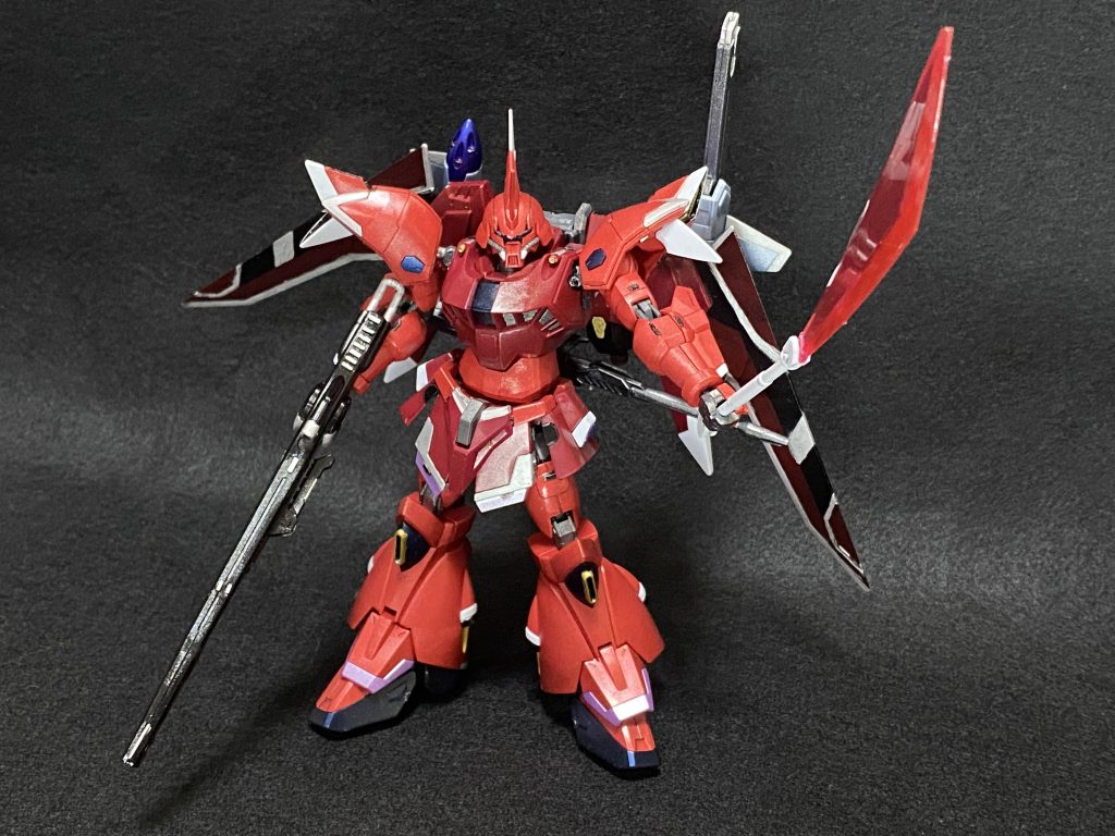 ナギナタのクリアパーツの透明度がいいですね。ですが持ち手が固定できないので、クルクル回ってしまう問題がありますので、その辺は改善しないとかっこいいポーズ取れないです💦なので片刃でバリってる風に。