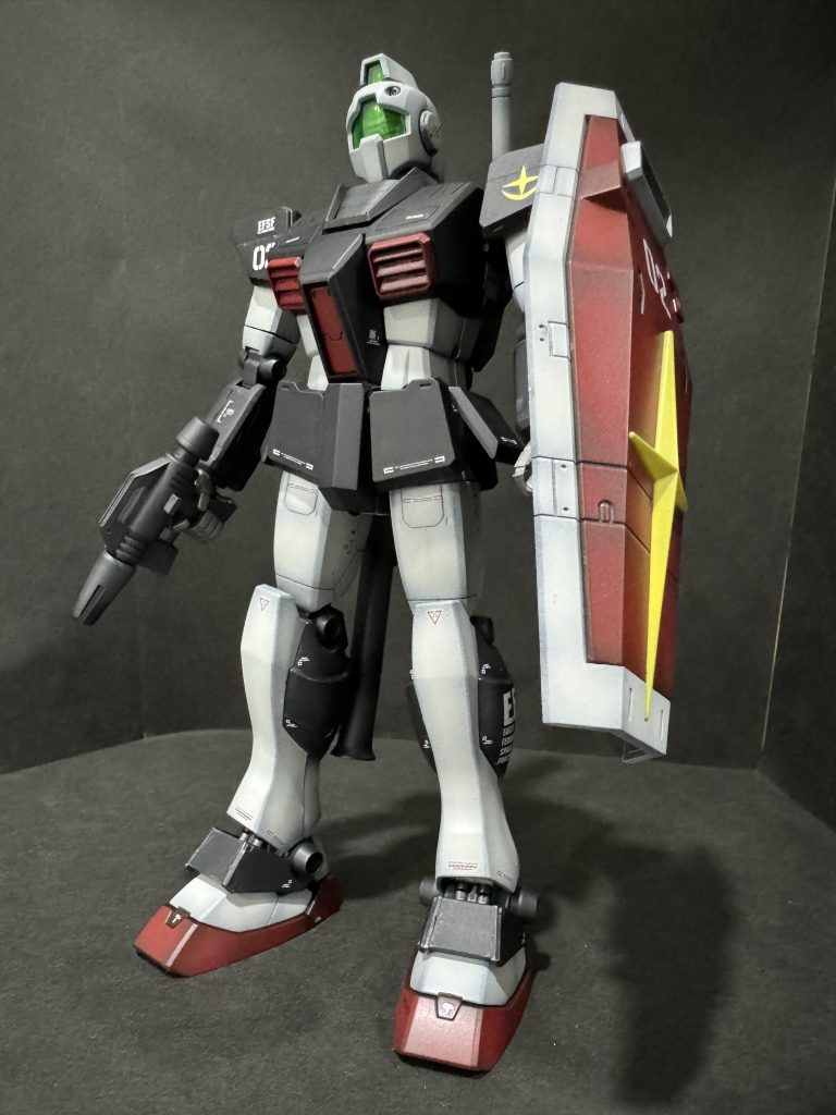 こんなにスマートでしたっけ？というくらいシュッとしてます。股関節のポリキャップが紛失して余りもので代用。膝関節もプランプランで直立するのもやっとでした😂