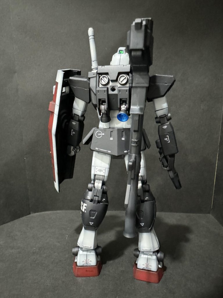 バズーカの合わせ目が残ってますが「どうせ担ぐからいいか」と思って適当にしてしまったらバックショットで丸見えでした。丸やら三角やらいろんなデカールのテストにもなってもらいました。