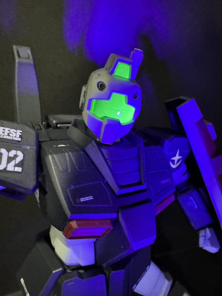 今回も顔が光ります✨鶏冠の合わせ目消し方法にだいぶ悩んで今の形に落ち着いたんですが、盛大に隙間が空いてしまいました🥲