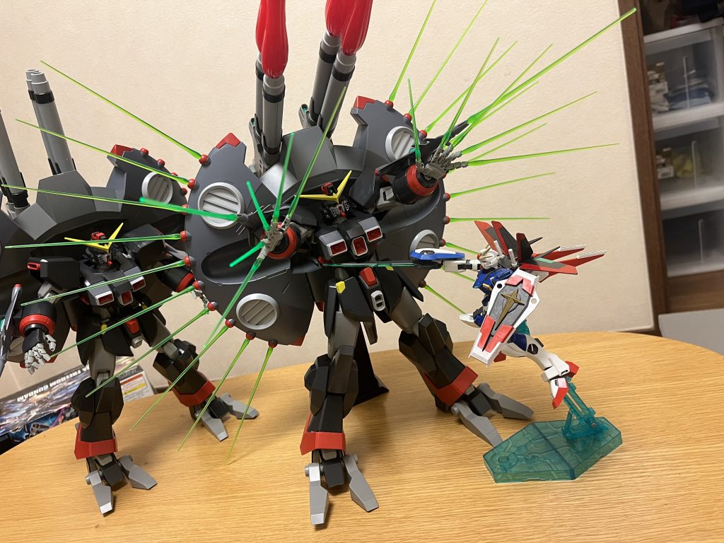 当然ながら、桁違いの機動力と攻撃力を持つフォースインパルスガンダムエクストリーム相手には、本機は巨大な的でしかなく、束になっても瞬殺されてしまう。