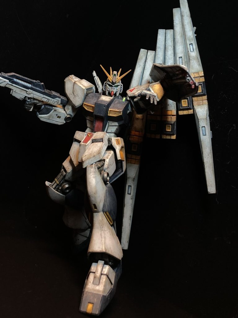 【HG νガンダム】ウェザリングと部分塗装による成形色仕上げ–4枚目/制作者：KIRAKUNI-GP