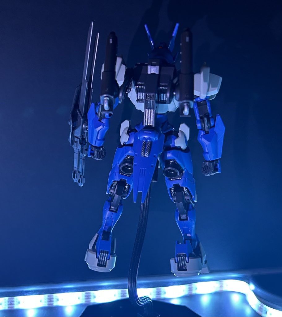 フィンやメタルホースっぽいところを赤鉄色を中心に部分塗装しました。