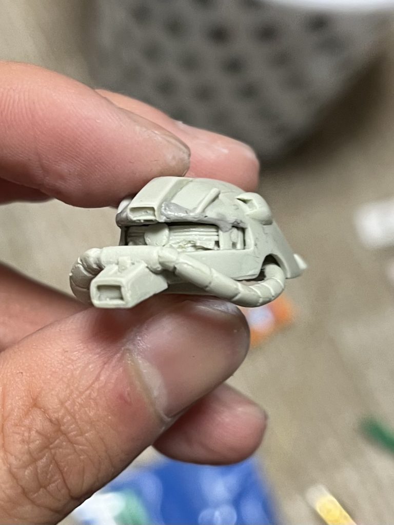 主な修正ポイントです。熱湯に漬け、モノアイレールを若干細くした後、パテで少しの隙間を埋める等の調整を行いました。