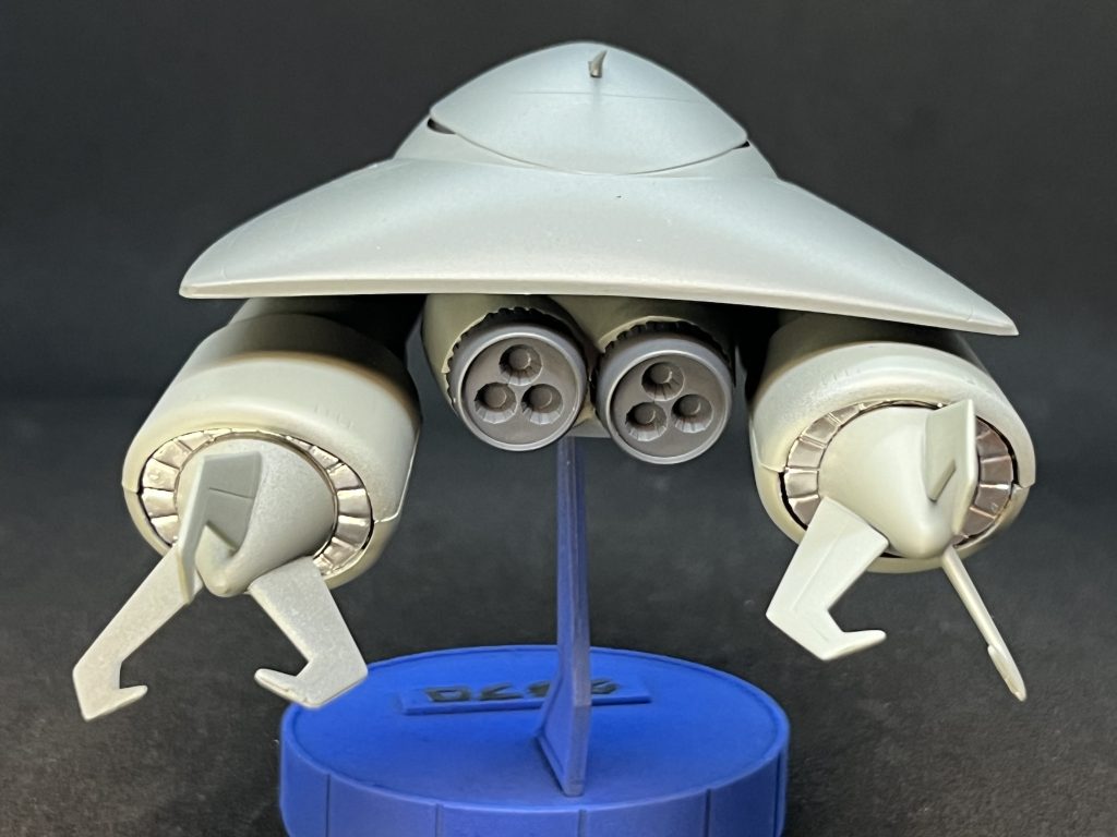 腕の付け根は銀色で塗装しています。