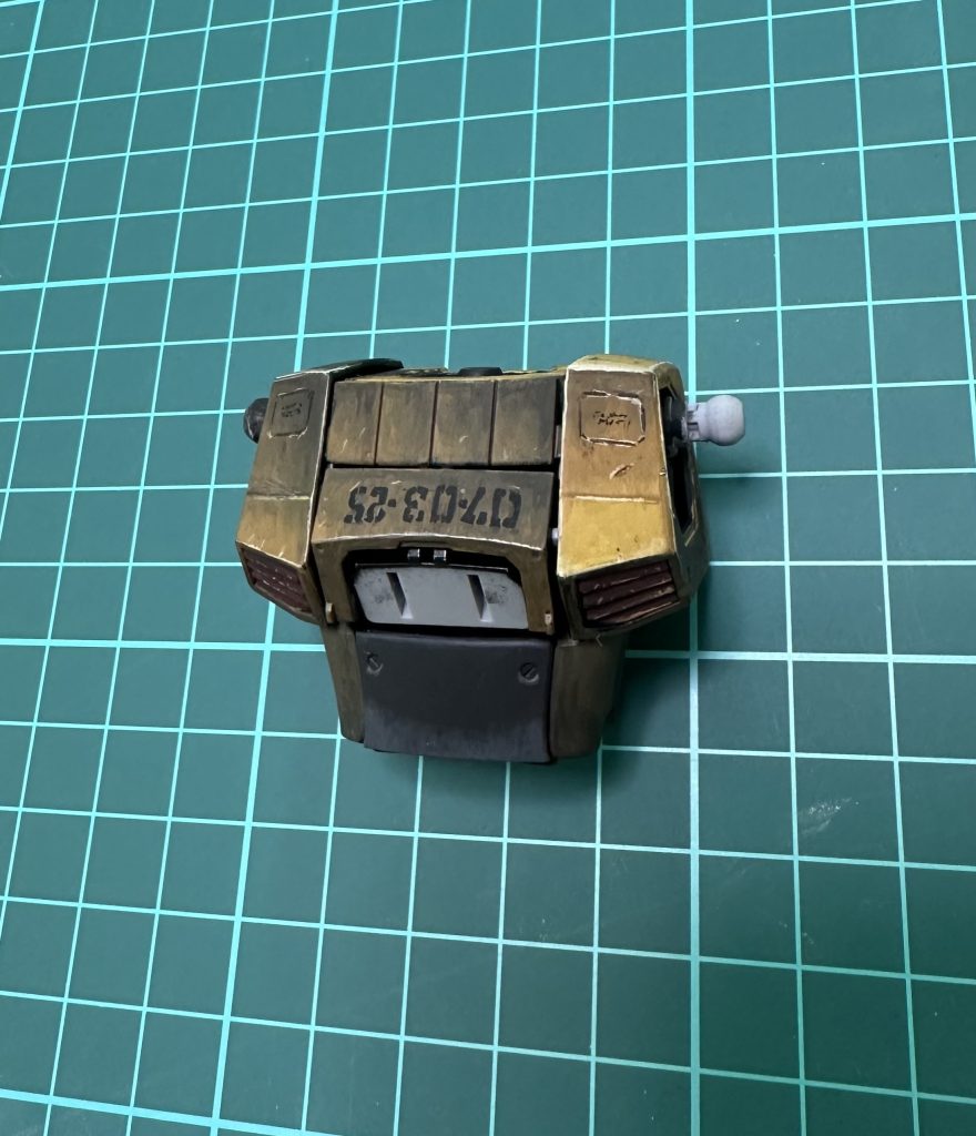 胸パーツ、マーキングを書いた後に反対なのに気づきました。左右の四角の高さが全然違うのにもこの時に気づいて修正しました。うっかりしすぎですね😓最後までご覧いただきありがとうございました！