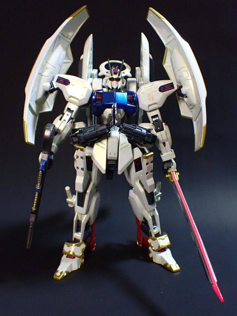 ジオの隠し腕ならぬ、隠さない腕が特徴です。常日頃、ガンプラ制作の上で自分の腕が4本あったらな〜という思いを機体に盛り込みました(笑)