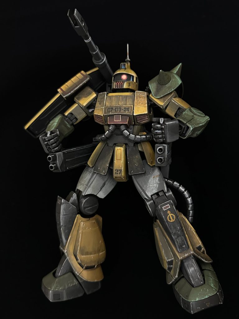 固定ポーズではないので、他のポージングも一応できます。黒バックだとまた見え方が変わりますね。