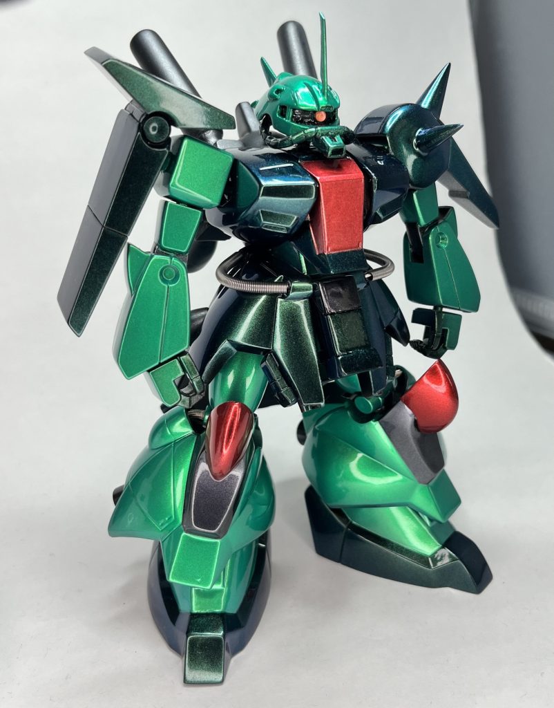 カラーリングは、明るい緑がエメラルドグリーンマイカ、赤がレッドマイカ、暗い緑が偏光マイカGBを使用しており、全て光沢黒下地で行っております。(ここで使用している緑系の色はヤフーショッピング等のボーンペイント直販限定なので購入される際には注意!)