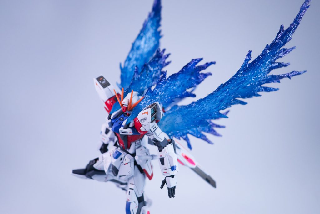 プラフスキーウィングはキットのものがかなり簡素なものだったので躍動感が欲しいと思い自作しました。