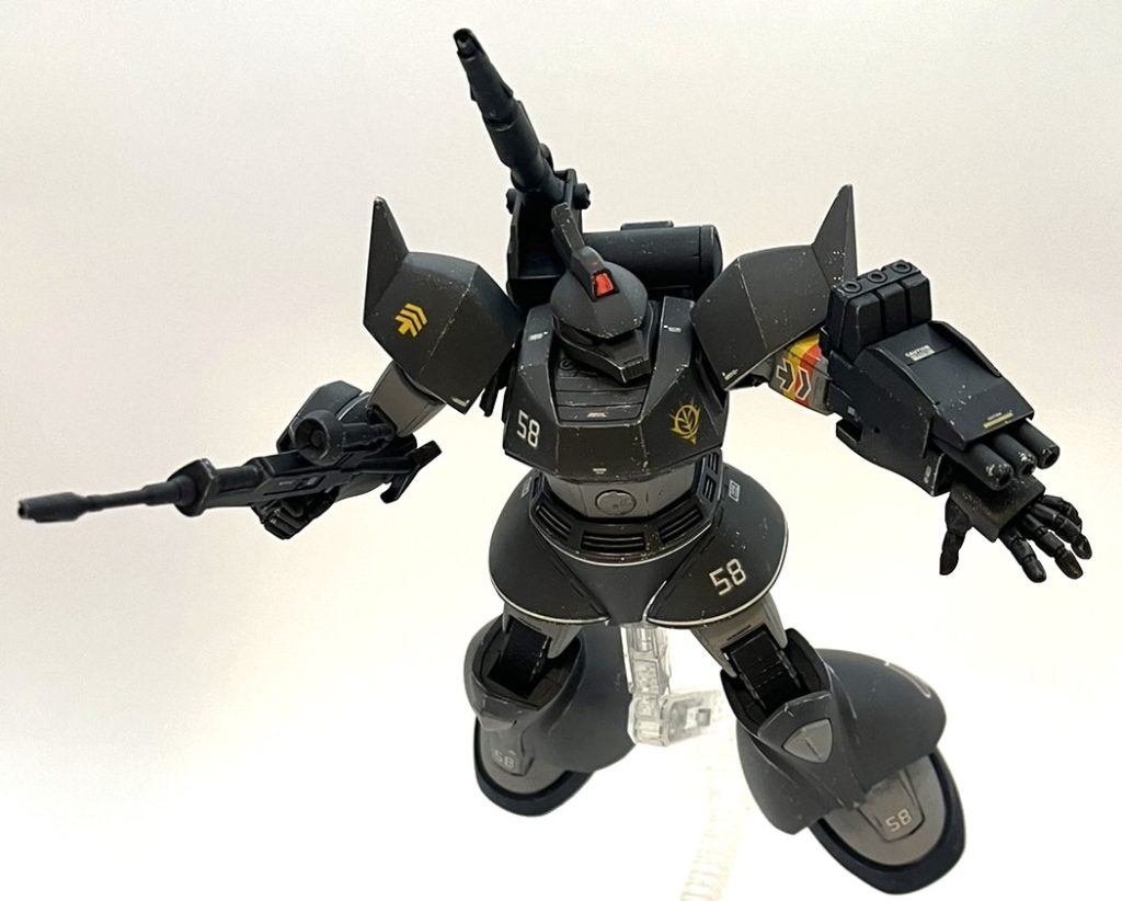 久々にHGUCゲルググ作りましたが、肘がどうにも後ハメできず苦労しました。膝もネットを参考に何とか後ハメ出来ましたが、強度的に懸念がありあまりうまいやり方ではなかったと反省しています。