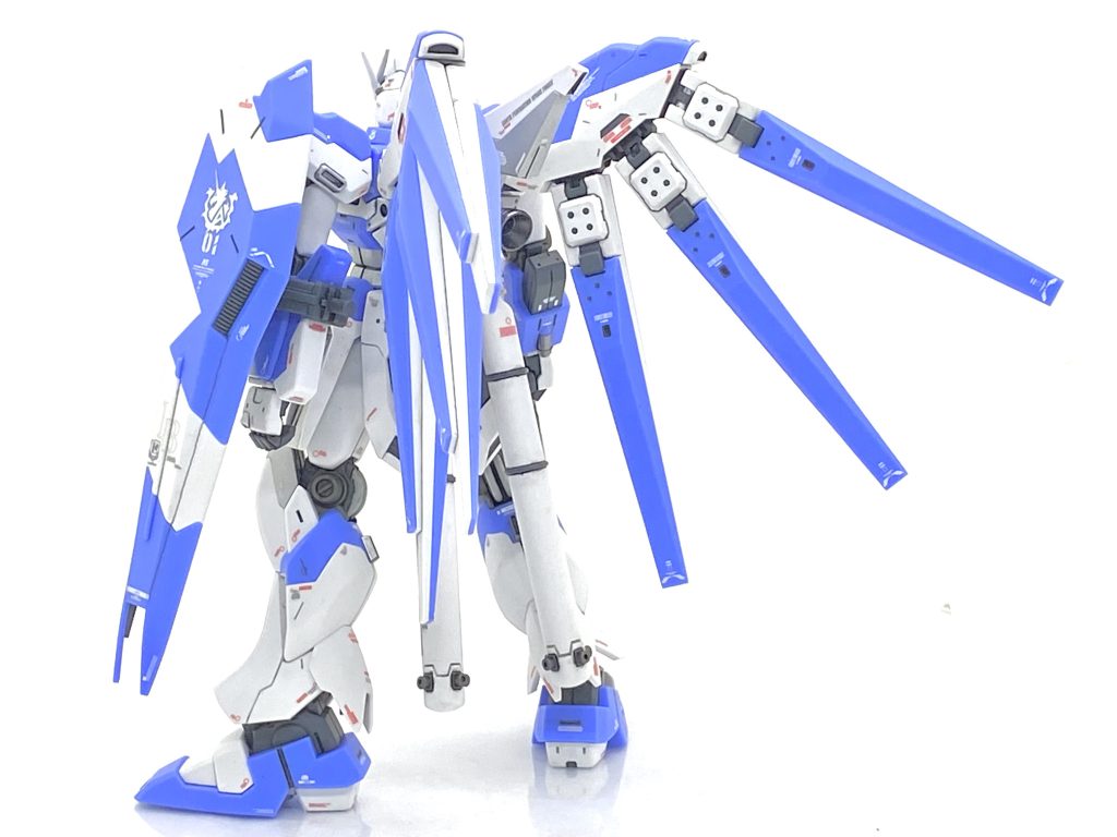 塗装箇所とカラーレシピ各部グレー→(クレオス)エクストラダークグレー各部シルバー→(ガイア)フラットシルバービームライフル、ニューハイパーバズーカ本体色白→(クレオス)クールホワイト各部バーニア、ビームライフル先端部等→(ガイア)フレームメタリック(1)プロペラントタンク基部→(クレオス)カッパー