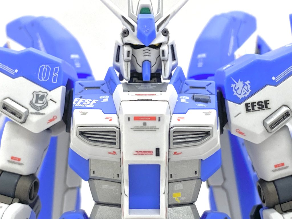 デカールはガンダムデカールのRGHi-νガンダムと逆襲のシャア 地球連邦軍MS用をメインにHGユニコーンガンダム用、閃光のハサウェイ用の余りや様々な市販のデカールを使い、相当数貼ってver.ka風にしました。