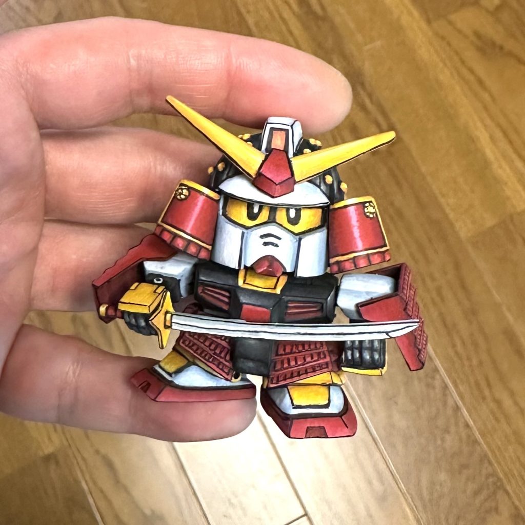 カードダス風のボックスは撮影が難しく、手に持った方がイラスト感は強いです。