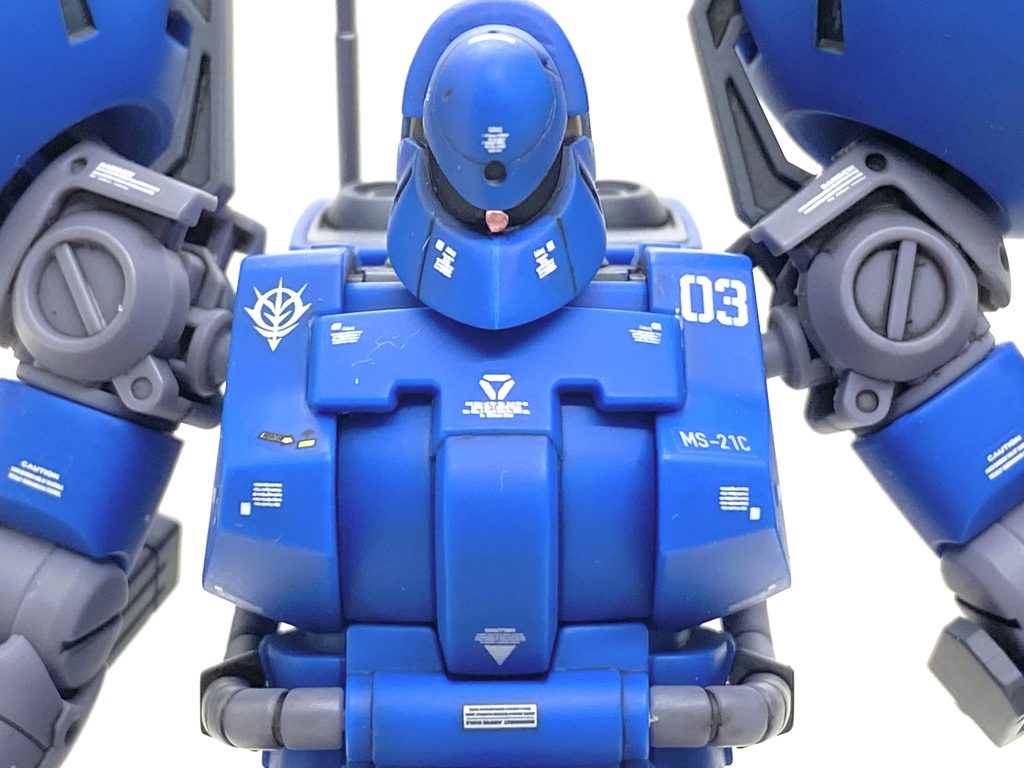 デカールはガンダムデカールのHGのシナンジュ用をメインにオリジン汎用各種、そして・・・かなり古そうなジャンクデカール(恐らくジャブロー攻略作戦 水陸両用モビルスーツセット用の)を使いカトキ風にしています。一部はキットに入ってます付属のテトロンシールを使いました。