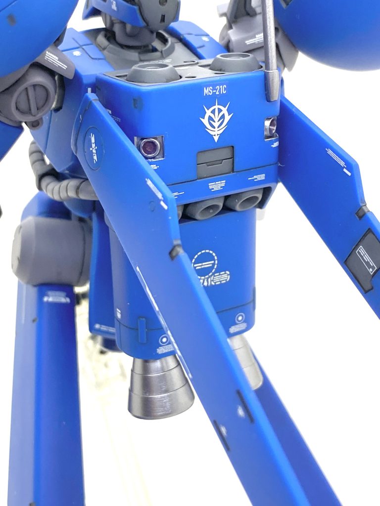 カトキハジメ氏がデザインしたガンダム・センチネル0079のガトルのエンジンを流用したというバックパックはやはりカッコいいです。