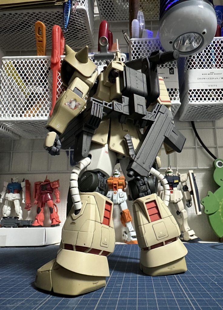 ビッグガンはこのように背部に折りたたむことができます。ビッグガン両側をたたむこともできます(画像がもう貼れない)。