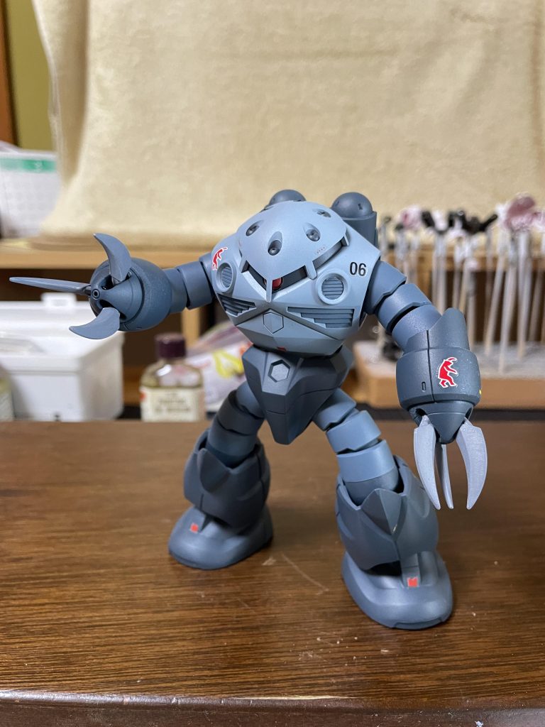 デカールは戦車やら戦闘機やらの余りです。戦闘機の翼の「サワルナ」とか貼ってます。「あー、そこに貼ってるのね」とか、「あの戦車のやつね」とか思い当たったあなたは、おそらく変態です。というわけで見ていただいてありがとうございました！じーくじおん。