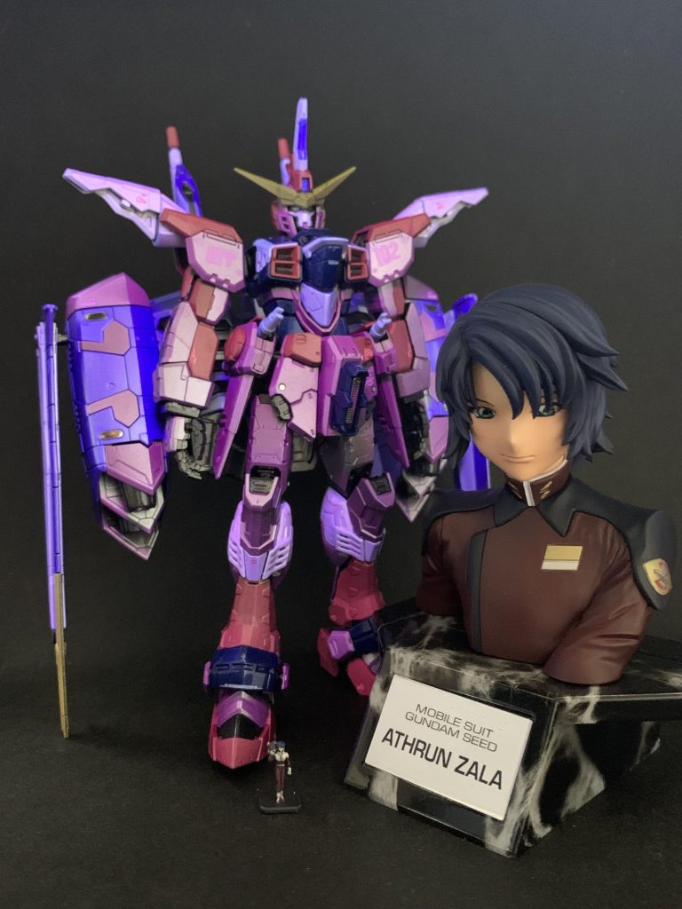 ブラックライト発光時の色味がどぎつい感じだったので通常照明を強めてブラックライト発光を抑えた1枚です。