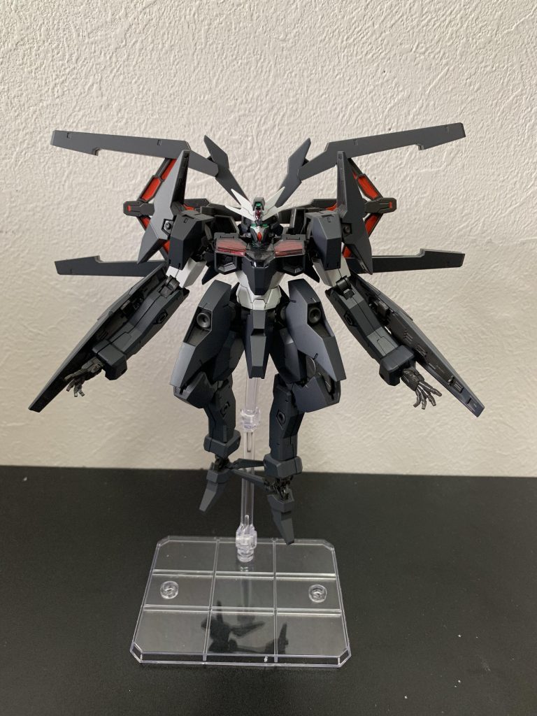 背中の、フェーズドアレイキャノンが二つになっています。ルーン文字「アンスル」には、コミニケーション能力が高まっているという意味があるとかないとか、、、。ですので、ウル、ソーンと比べて倍のガンボルバを従えることができるという脳内設定です(^O^)！