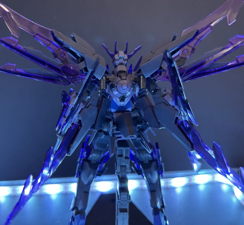 GNドライブは少しタガネで段差をつけて、部分塗装して塗り分けしてます。