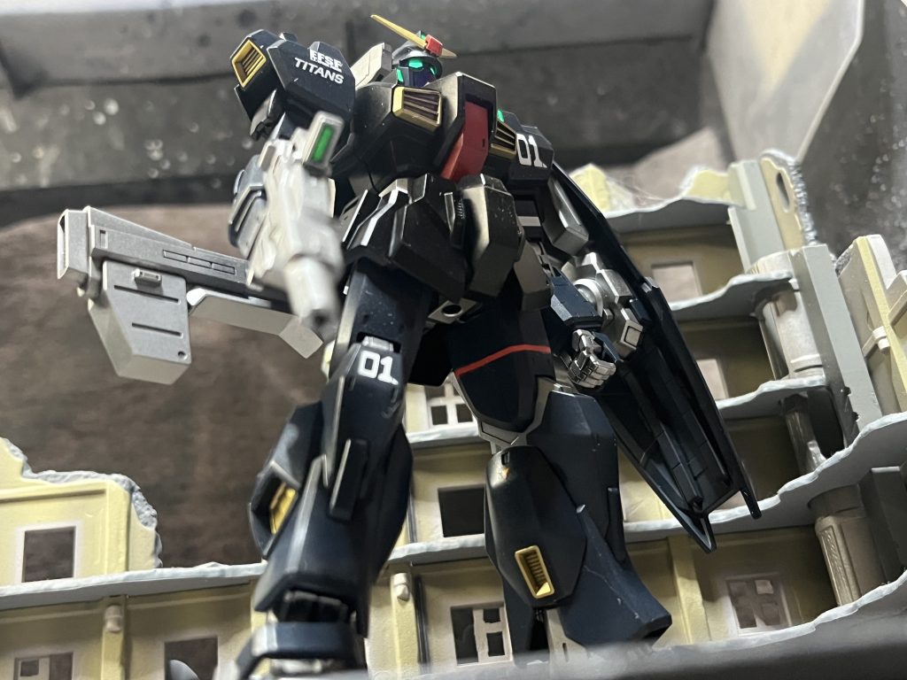 黒いガンダム–4枚目/制作者：Yushi