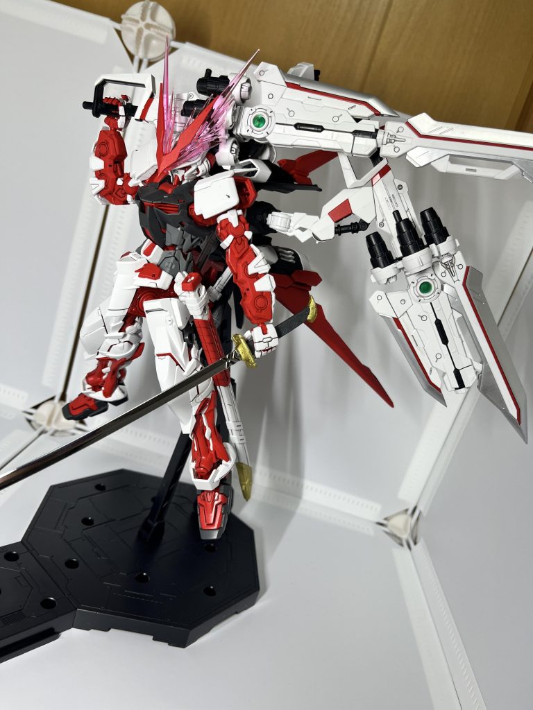 お馴染みのポーズカレトヴルッフ+ガーベラストレート 最大出力状態