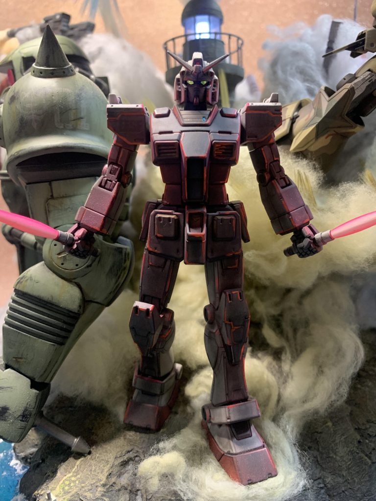 逆光感を出したかったのでかなり暗めに塗ってます。でも、目は光る感じにしたかったので鏡面シートを貼ってます。