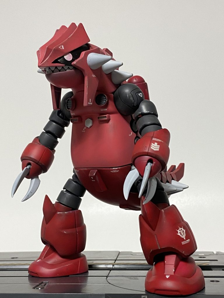 ズゴックG型 ズゴードン ズゴックの派生型と言う立ち位置だか、手足、バックパックがズゴック流用なだけで、ボディはほぼ別物。ジオン水泳部にありがちなやらかした設計感がプンプンと漂う。