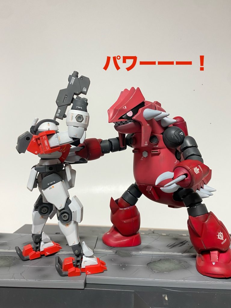 軽くアクション。ジャブローに散るのオマージュだが、両方とも偽物。