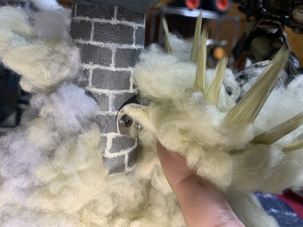 砂煙エフェクトの中にアルミ板が入っていて、それを灯台に固定していました。