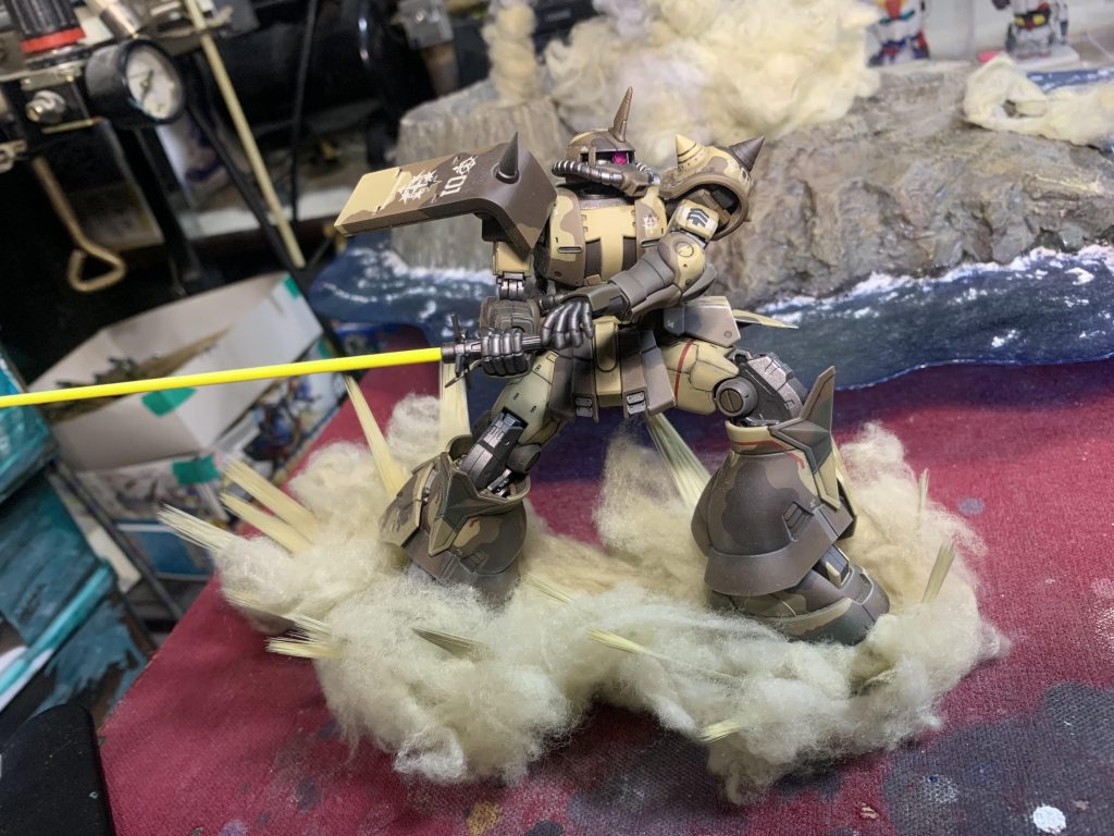 エグバ機の砂煙エフェクトは足裏に接着しているので外せませんが、単体でもいい感じなのでこのまま飾れそうです。