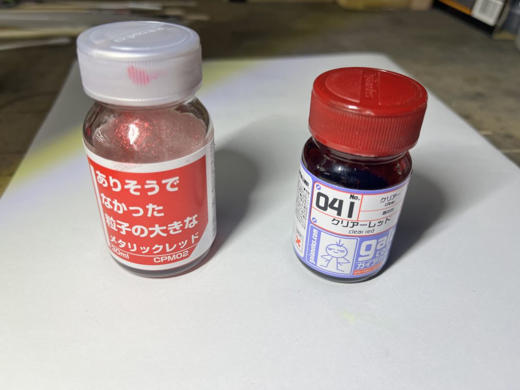 本体濃色部と関節周りガイアノーツ クリアーレッドクリエイティブPR ありそうでなかった粒子の大きなメタリックレッド色合い箇所によって比率は変えて塗り分けてます。