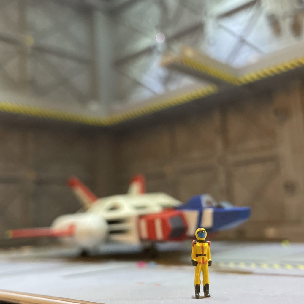 セイラ機と言う事でコアブースターをバックにセイラさんを📸旧キットという事で形状不良な部分やパーツの合いのズレ修正・バリ除去、気に入らない部分の改造、塗装時の塗り分けマスキングテープ地獄…等々とても手が掛かってしまい時間も掛かりましたがとても楽しい時間を過ごす事が出来ました。