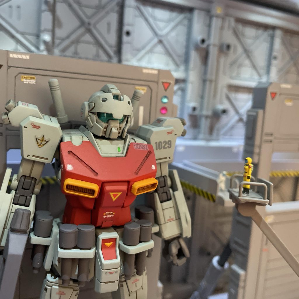 出撃準備中のセイラさんとジム近接戦闘タイプ①