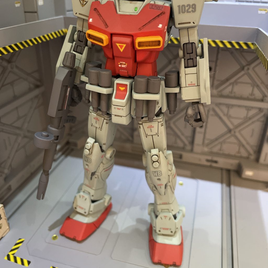 腰部アーマーに装着されたハンドグレネードはプラパイプとプラ棒で作成しました。