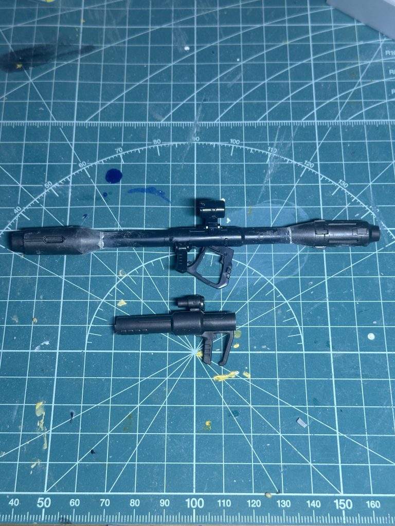 バズーカ砲ザクのバズーカを使って長身となり、グリップが持ちやすくなりました