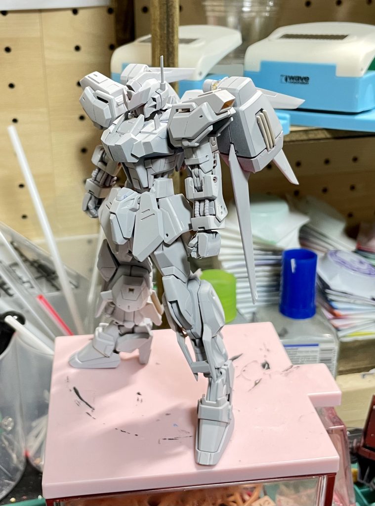 前述の通りビルドコンに出すつもりで、なんならコイツと合わせて2体くらい出したかったんですが1月中頃からなんだか色々ありまして結局1体も出せずでした、無念今回は普段めんどくさくてやらないスジボリをそれなりにやりました普段やらないから出来もそれなりですね気が向いたらまたやります