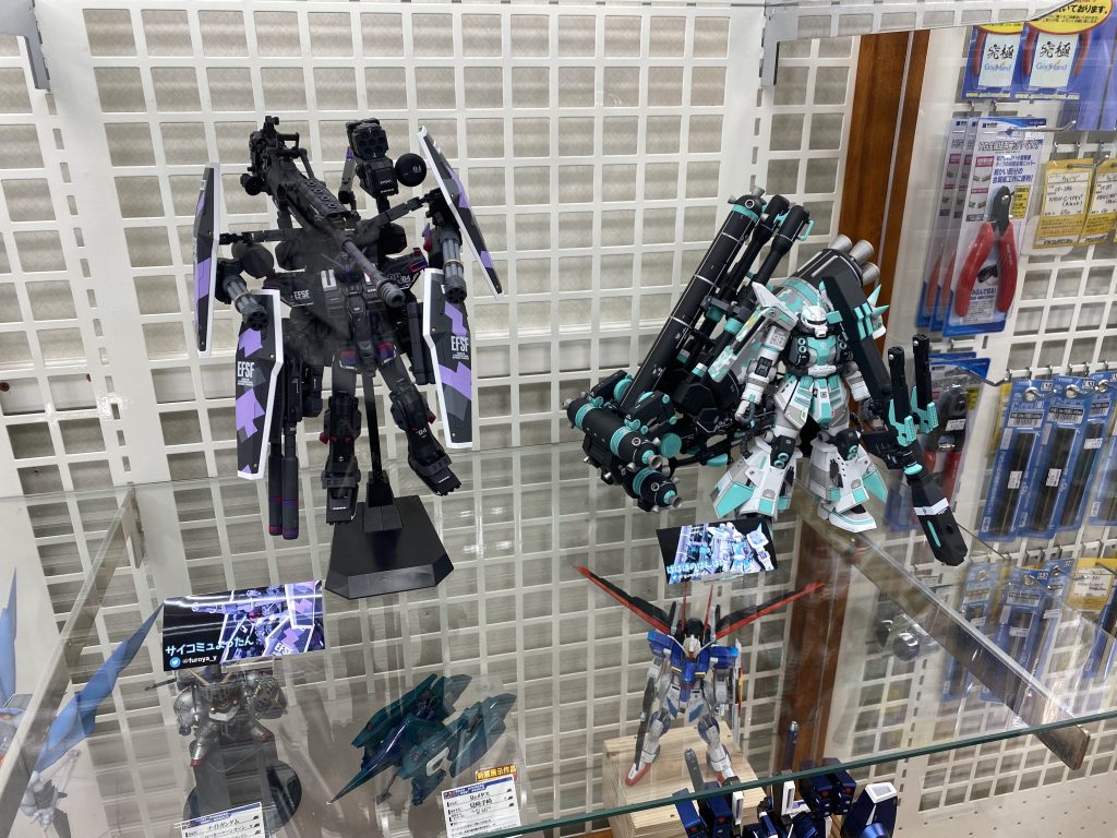 展示させてもらった時の写メサイコザクはばんばんさんの作品です。