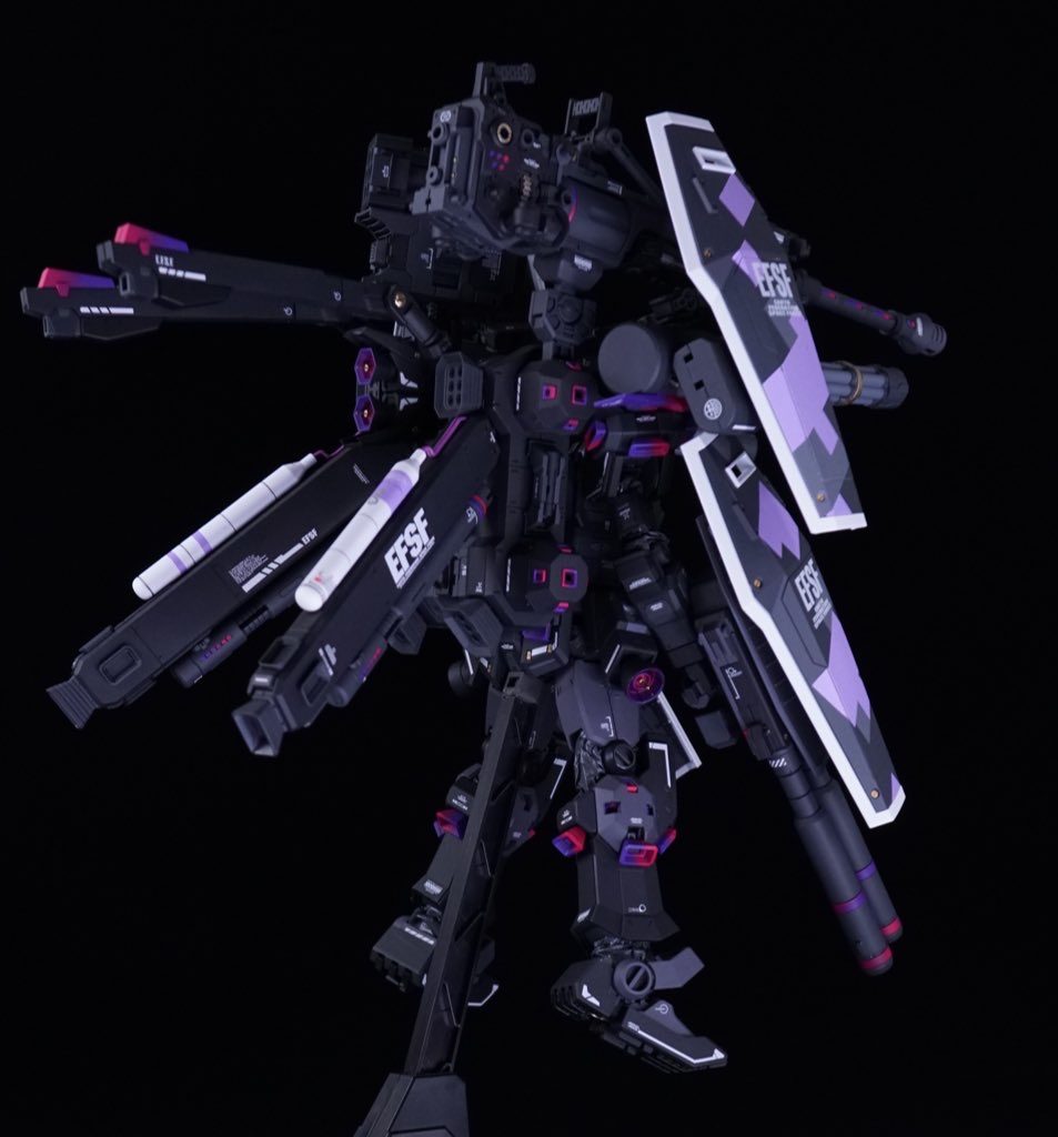 ガトリング、リボルバー、プロペラントタンクなど武装盛り盛りにしてます