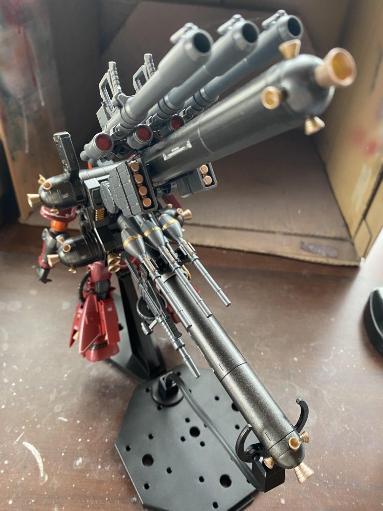 本キットのちょっとしんどいところ、大量の武装作り💦まあ当時、時間はたっぷりあったんでゆっくり塗り分けまでしました。メリハリを出す為にバックパック、プロペラントタンクはガンメタ。武装類はグレーメタリックで分けました。