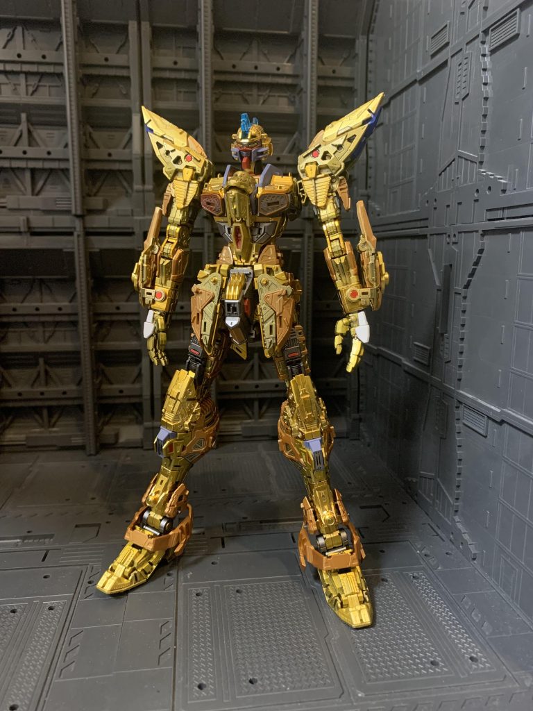 ゴールドとガンメタの成形色のみ塗装しました。メッキパーツが多いので塗装しなくても見栄えいいですが、個人的には気になったので😊