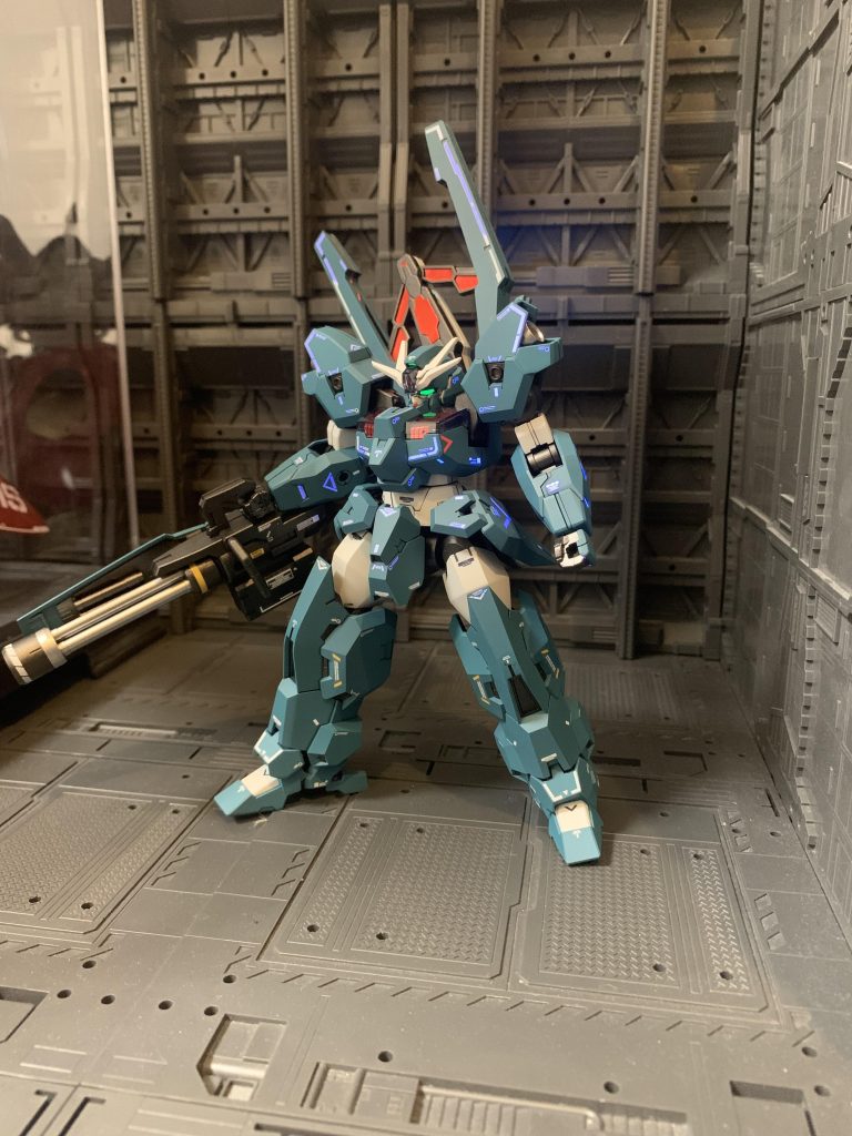 uvライトで。新発売された水性ホビーカラーの蛍光グリーン使用してみました。むっちゃ光ります。