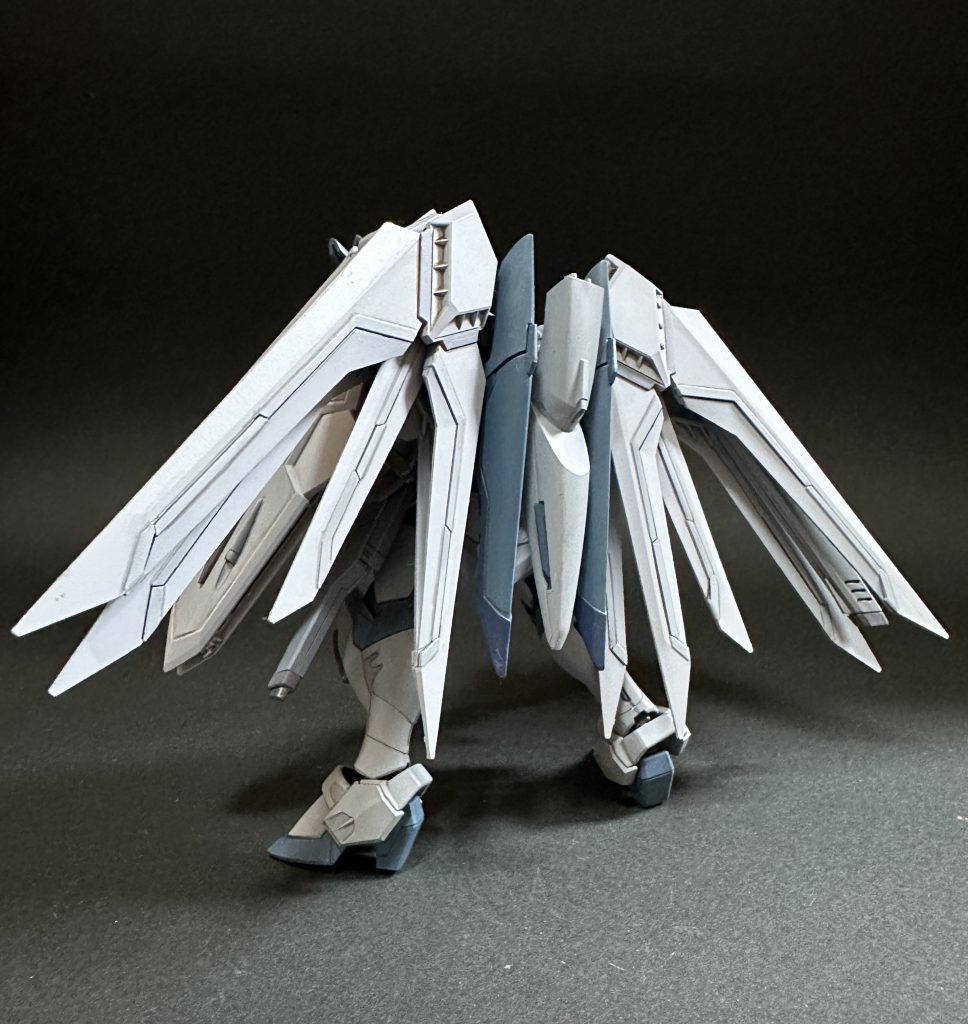 他のフリーダム系よりも　飛びそう　な翼が魅力的だと思います。